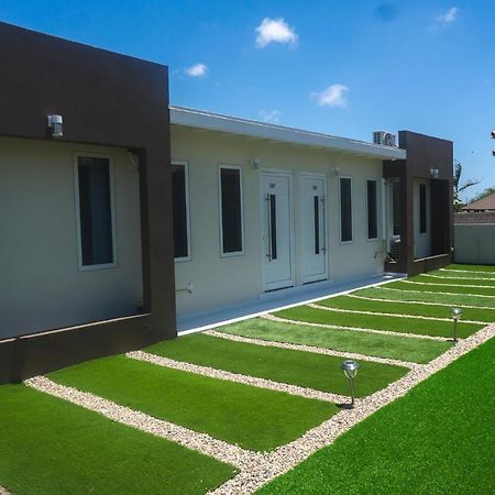 Pavia'S Centerpoint Oasis Apartment Oranjestad Ngoại thất bức ảnh