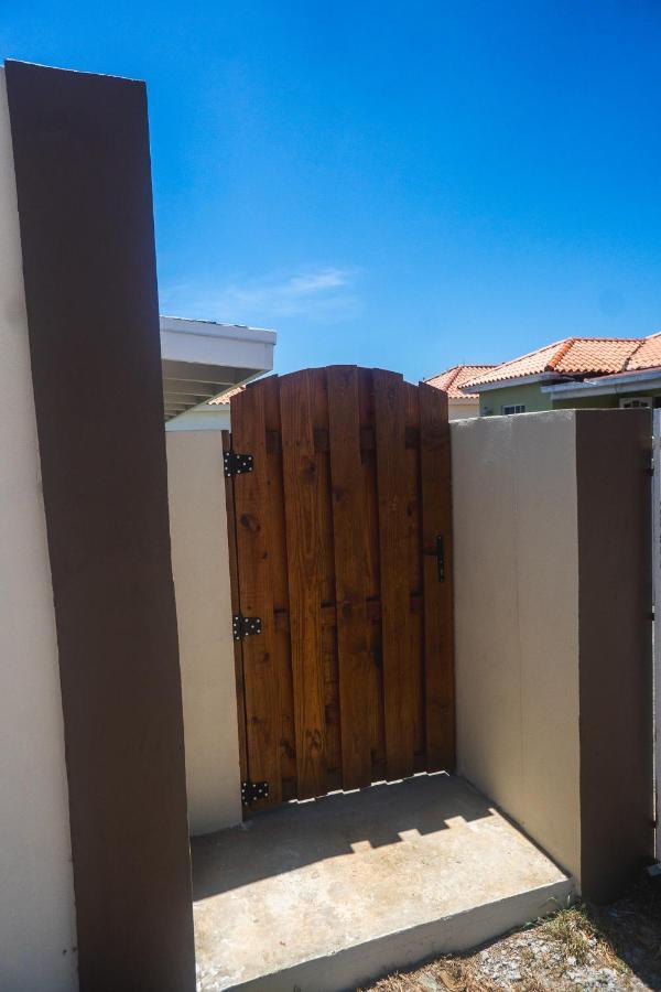 Pavia'S Centerpoint Oasis Apartment Oranjestad Ngoại thất bức ảnh