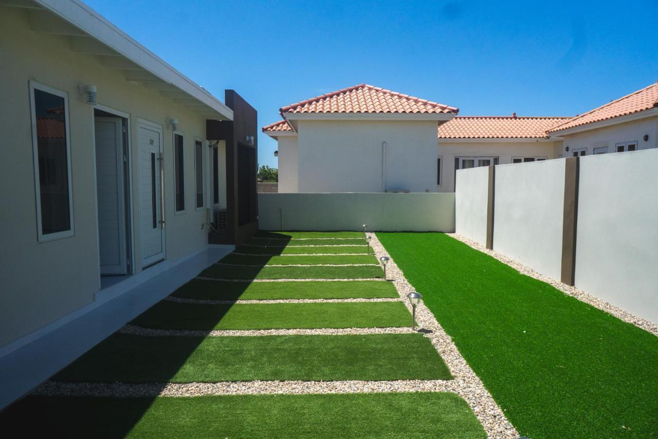 Pavia'S Centerpoint Oasis Apartment Oranjestad Ngoại thất bức ảnh